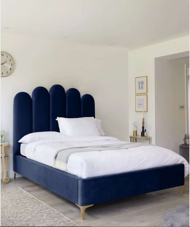 Rene tufted bed 